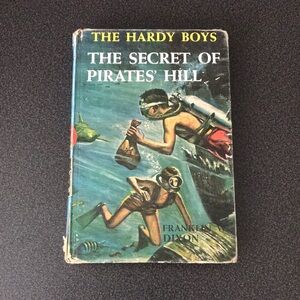 The Hardy Boys #36 The Secret of Pirates Hill Franklin W Dixon 1956 1960 HC
